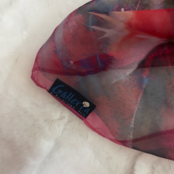 Gallery Women's Vibrant Pink and Black Wrap - Picture 2 of 2